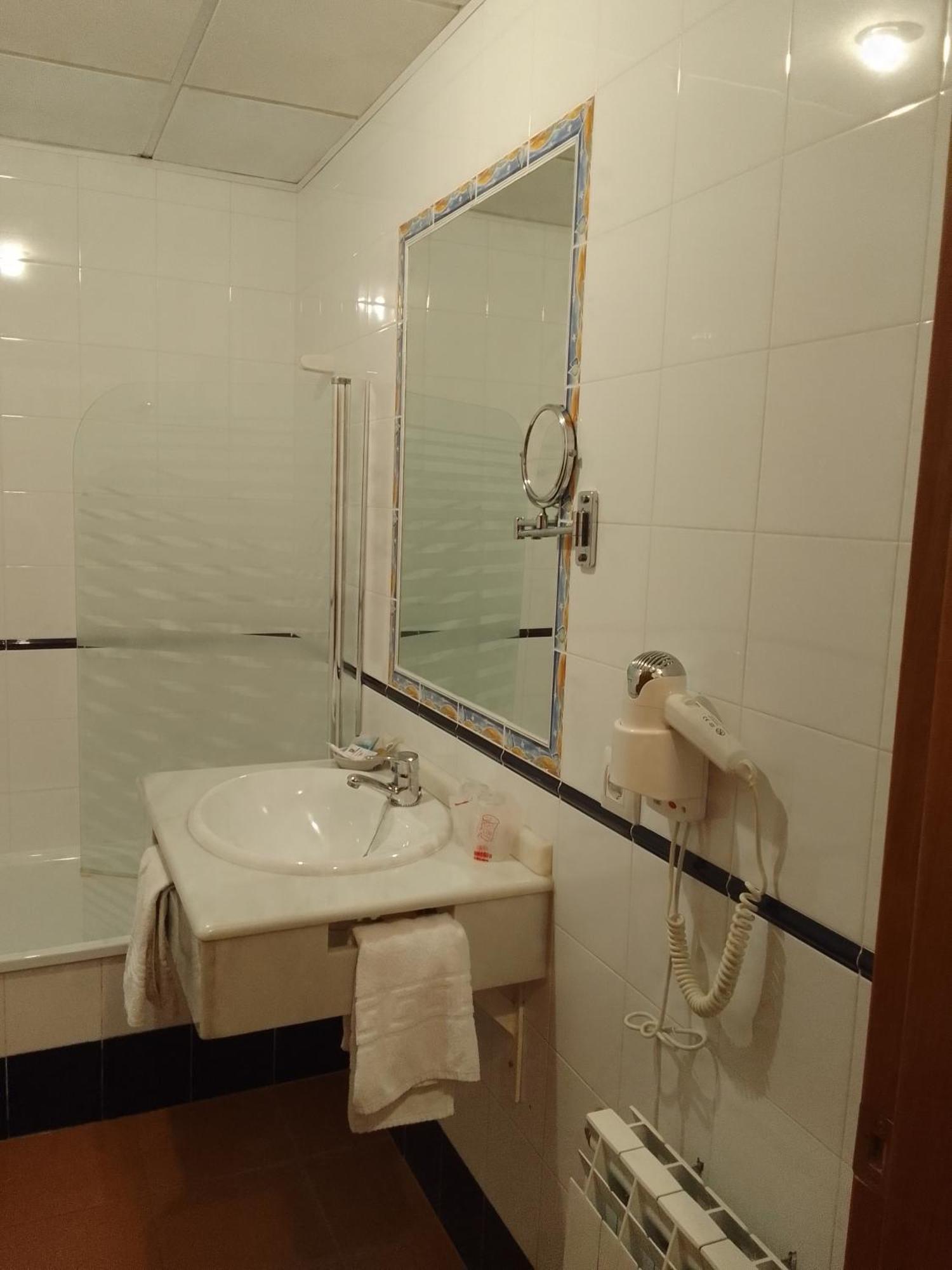 Burunchel Hotel San Julian מראה חיצוני תמונה